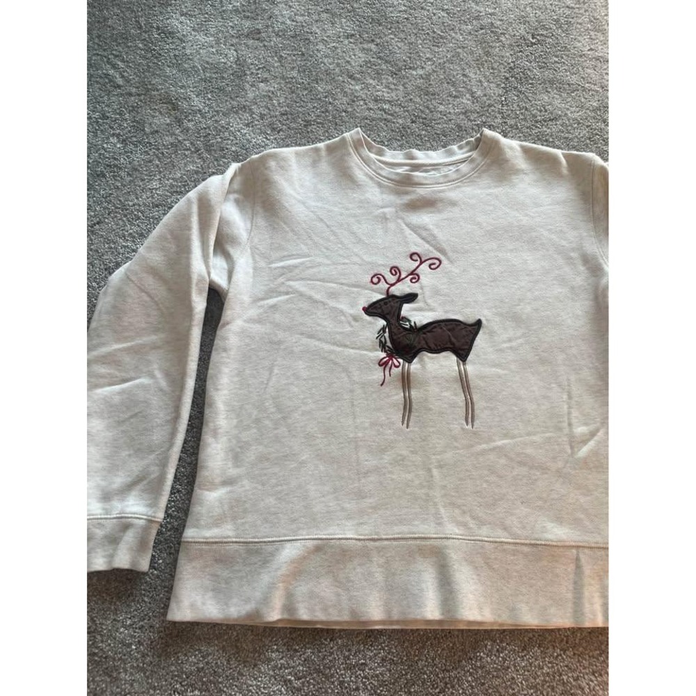 Field Gear Reindeer Embroidered Sweatshirt Oatmeal Heather Crewneck Small (190)